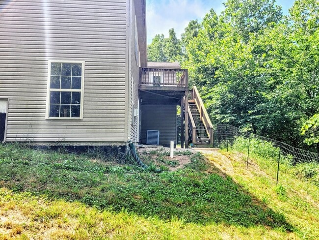 Building Photo - Beautiful fenced home
