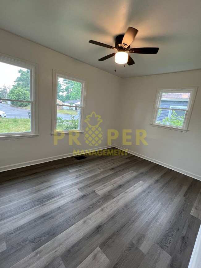 Foto del edificio - 2 bedrooms 1 bathroom house