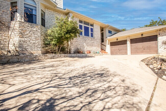 Entrada y garaje - 20712 Hayes Cv