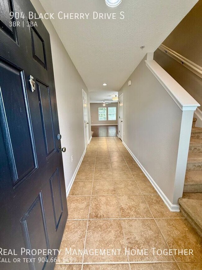 Building Photo - 904 Black Cherry Dr S