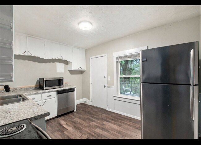 Building Photo - 219 S 38th Ave