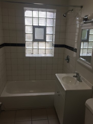 Foto del edificio - 2054 N Kilpatrick Ave