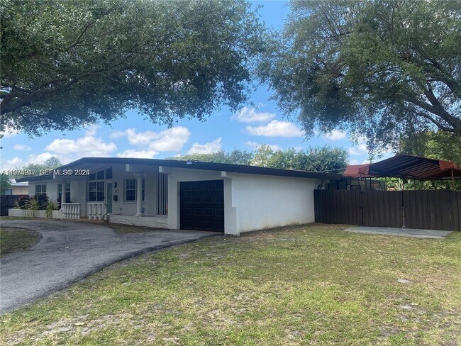 Foto del edificio - 700 Curtiss Pkwy