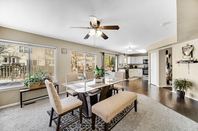 Foto del edificio - 1384 Roxbury Dr