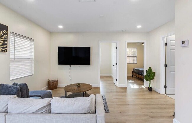 Building Photo - 4603 N Ocean Blvd