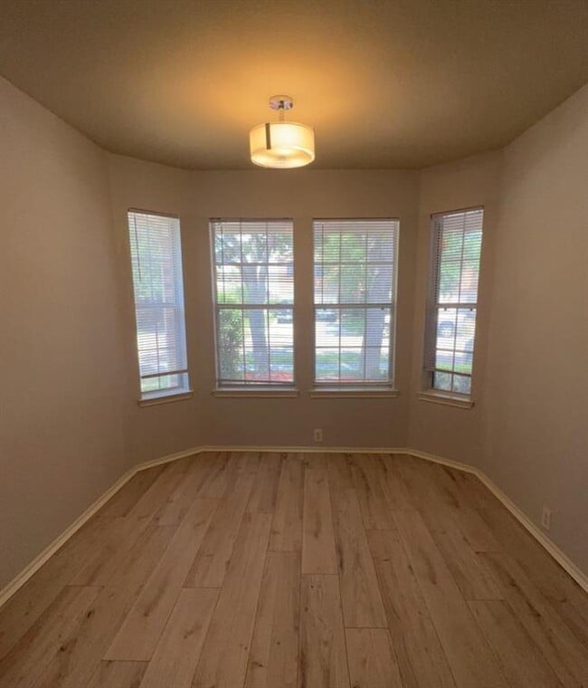 Building Photo - 6011 Baldwin Elm St
