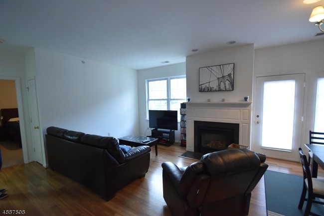 Foto del edificio - 68 Mountain View Ct