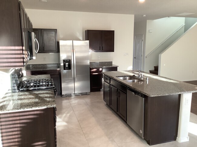 Building Photo - 2281 Solara Loop NE