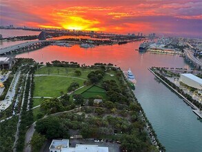 Building Photo - 900 Biscayne Blvd