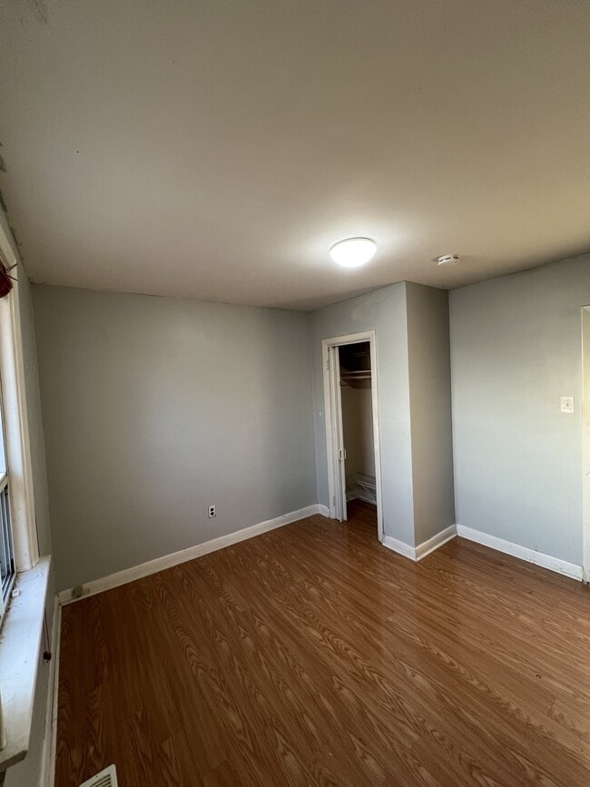 Building Photo - 52 Laurel Ave