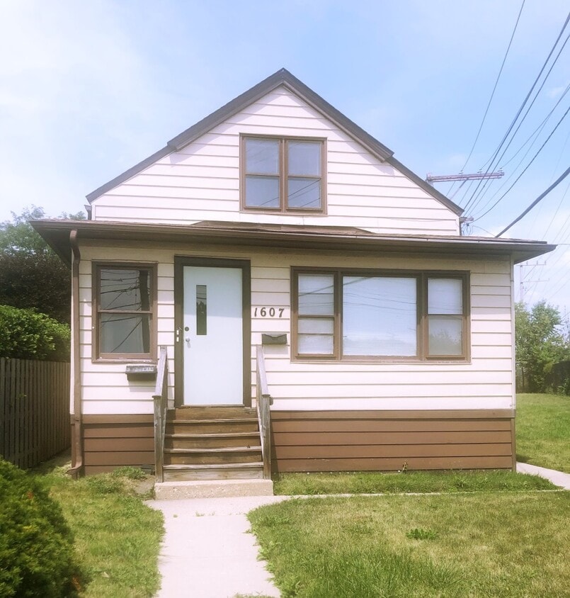 1607 Emerson St, Evanston, IL 60201 House for Rent in Evanston, IL