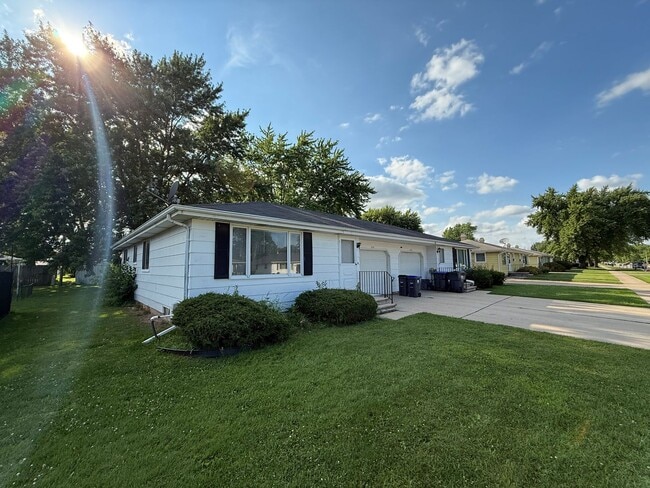 Building Photo - 1289-1291 Meadow Ln
