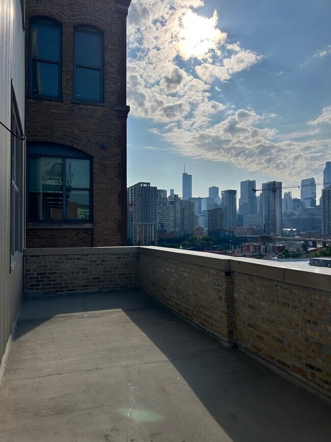 Foto del edificio - 824 W Superior St