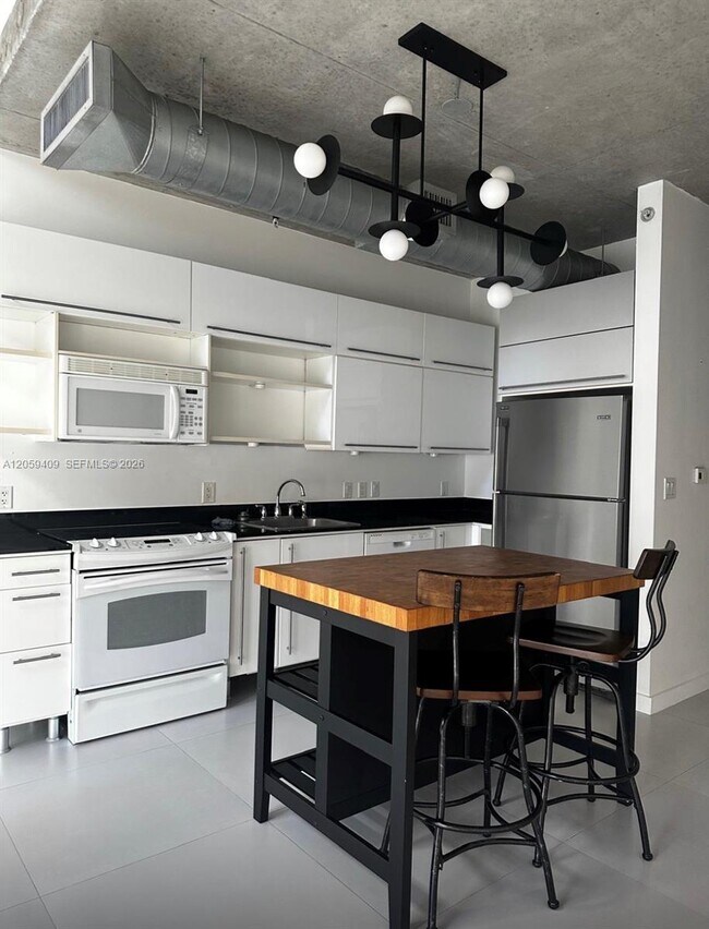Foto del edificio - 690 SW 1st Ct