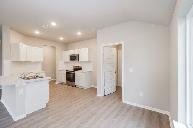 Foto del edificio - New neighborhood - Rural Setting close to City convenience! 3 Bed / 2 Bath in Spring Hill, KS - A...