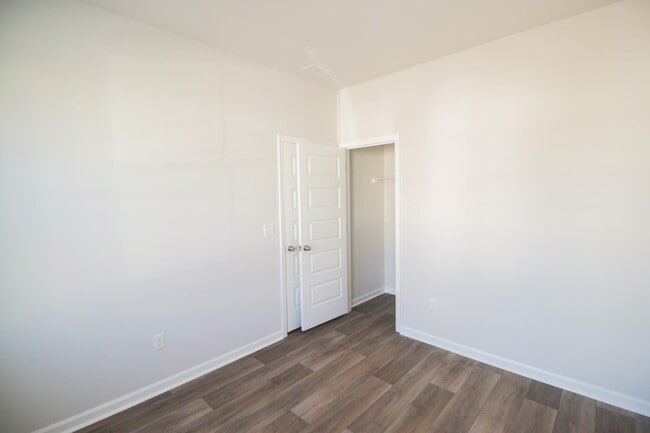 Building Photo - 1382 Speedway St