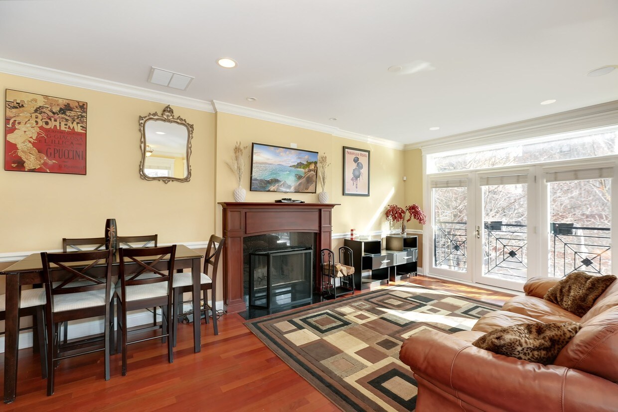 Foto principal - 444 W Blackhawk St
