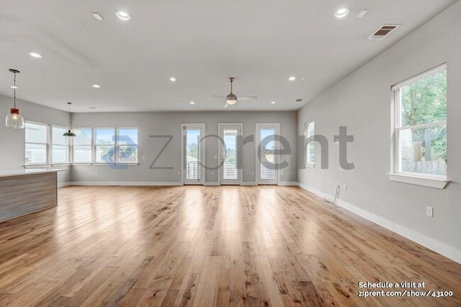 Building Photo - 6016 Seville Dr