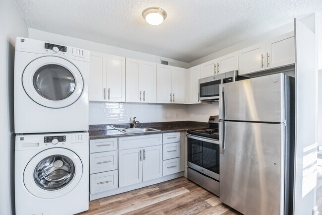 Cocina con lavadora y secadora integradas. - Hamilton Estates Apartments