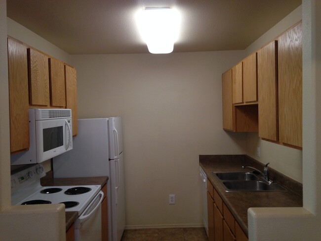 Building Photo - 1100 Goeglein Gulch
