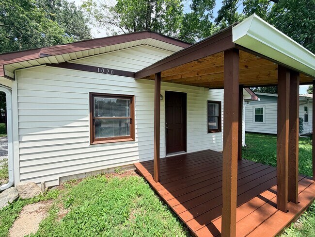 Foto del edificio - COMING SOON: 3 Bedroom/2 Bath Home located at 1020 E Seventh St. Greenfield, IN