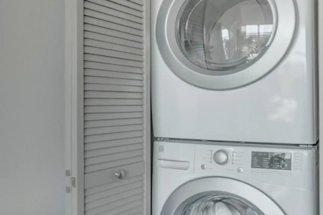 Building Photo - Your New Apartment Comes with Up to 4 Week...