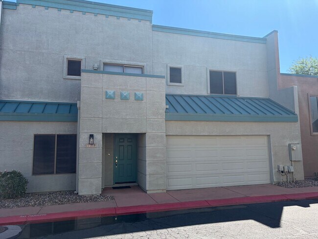 Building Photo - 2027 E University Dr