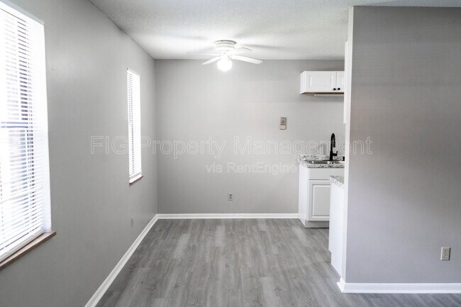 Foto del edificio - 129 Hillcrest Dr