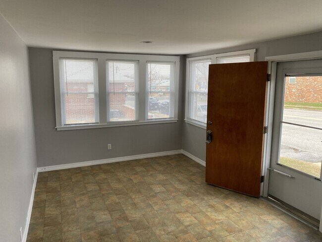 Foto del edificio - 6830 Lansdowne Ave