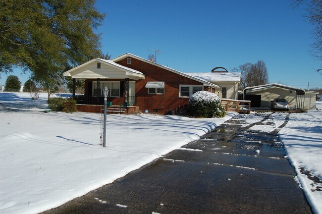 Foto del edificio - 17020 Morris Dr