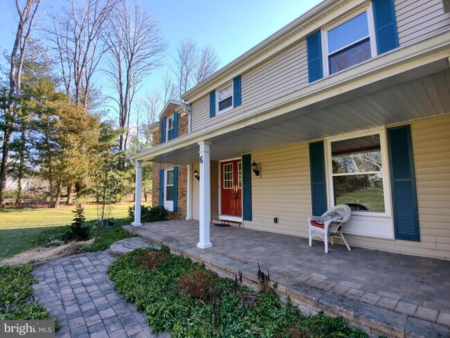Building Photo - 6 Creek Rim Dr