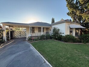 Building Photo - 321 N Griffith Park Dr