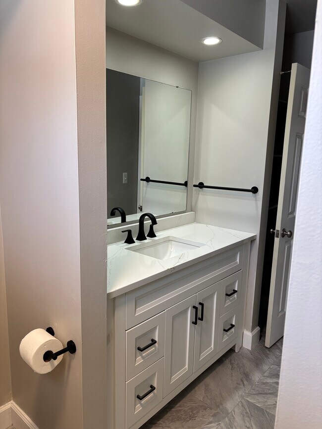 Foto del edificio - 620 Nahma Ave