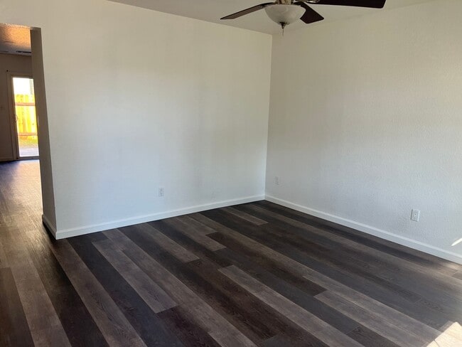 Building Photo - 5825 Cockle Bur Dr