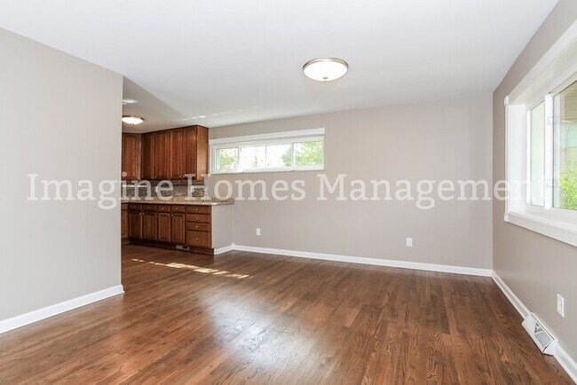 Foto del edificio - Pet-Friendly 3-Bedroom Home in Anderson To...