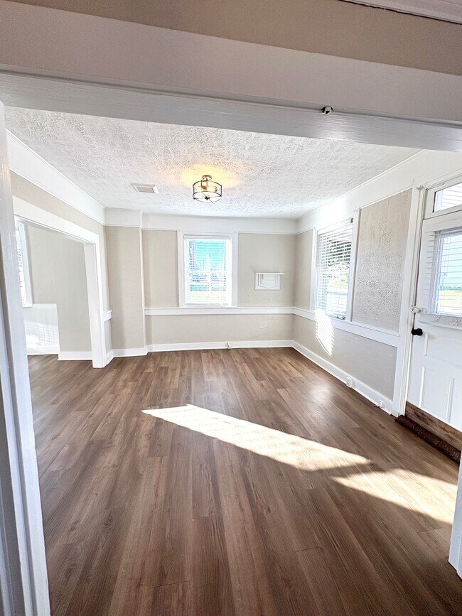 Foto del edificio - 102 N Baltimore St