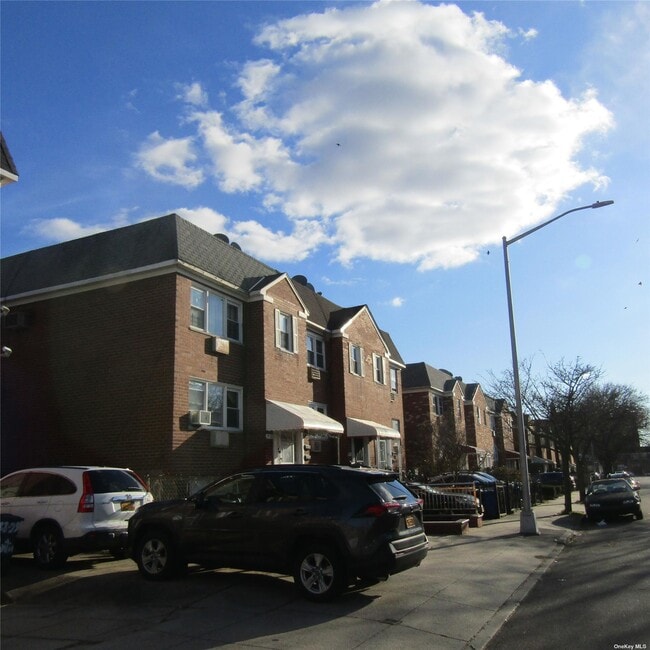 Building Photo - 88-27 Pontiac St