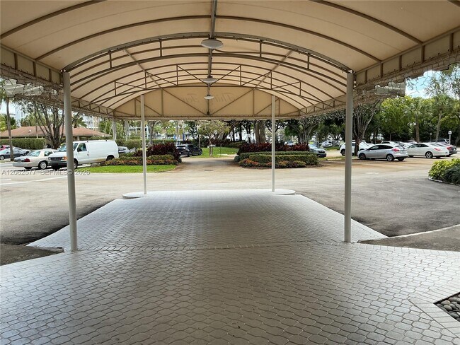 Foto del edificio - 3010 N Course Dr