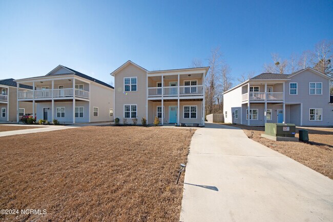 Building Photo - 215 Robert Alan Dr
