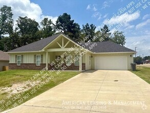 Building Photo - 211 Sybil St