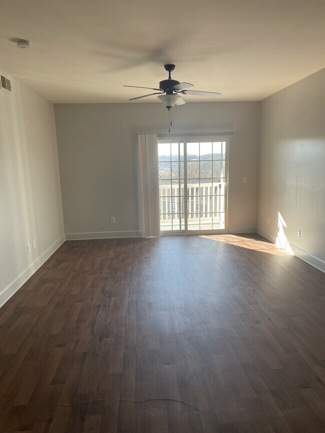 8121 Lenox Creekside Dr, Nashville, TN 37013 House Rental in
