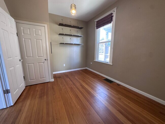 Foto del edificio - 1330 S Grant St