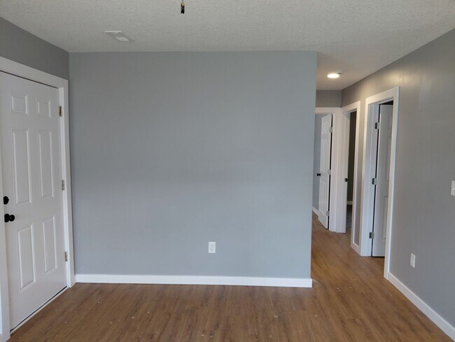 Foto del edificio - 411 SE Pinecrest Dr
