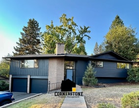Building Photo - 225 Coachman Dr