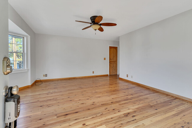 Building Photo - 2828 Airwood Dr