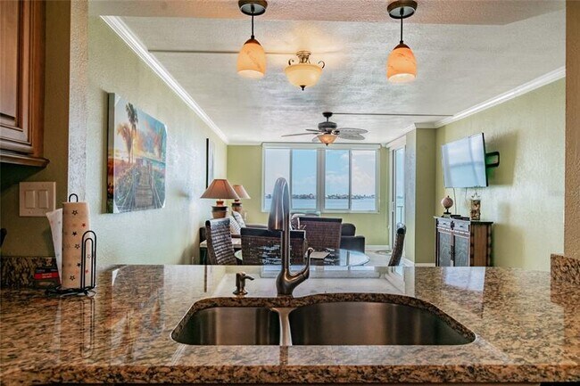 Building Photo - 6295 Bahia Del Mar Cir