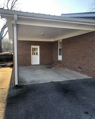 Building Photo - 531 Treadwell Rd