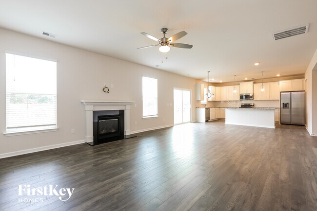Building Photo - 517 Hillpark Ln
