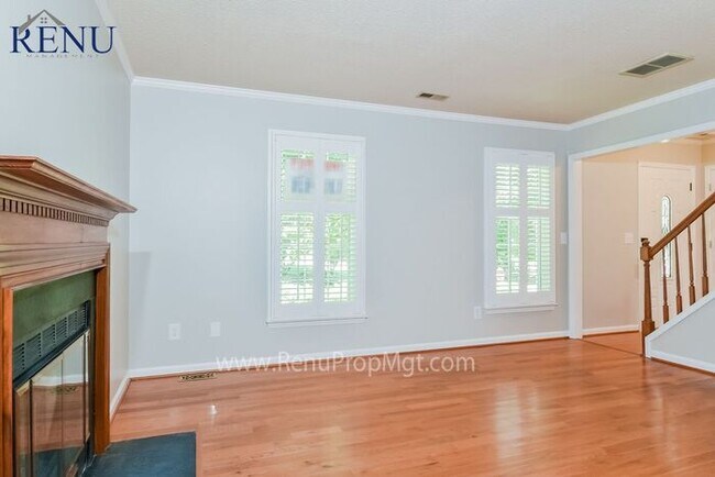 Building Photo - Available Now! ***$0 APPLICATION FEE***