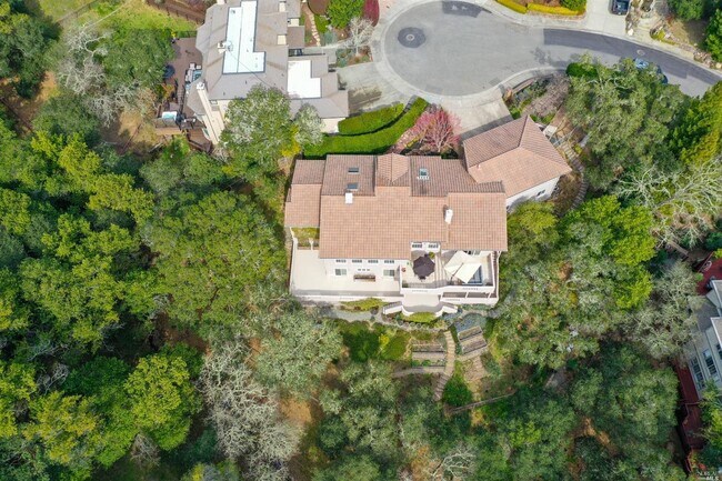 Building Photo - 617 Blackstone Dr